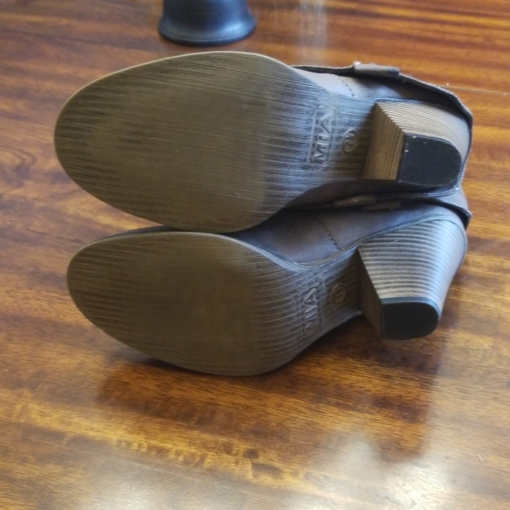 Tan boots - Picture 4 of 4
